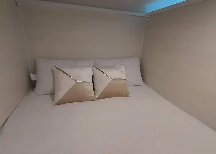 Single Bunk Bed B In Shared Female Near Mrt Bang Pho شقة